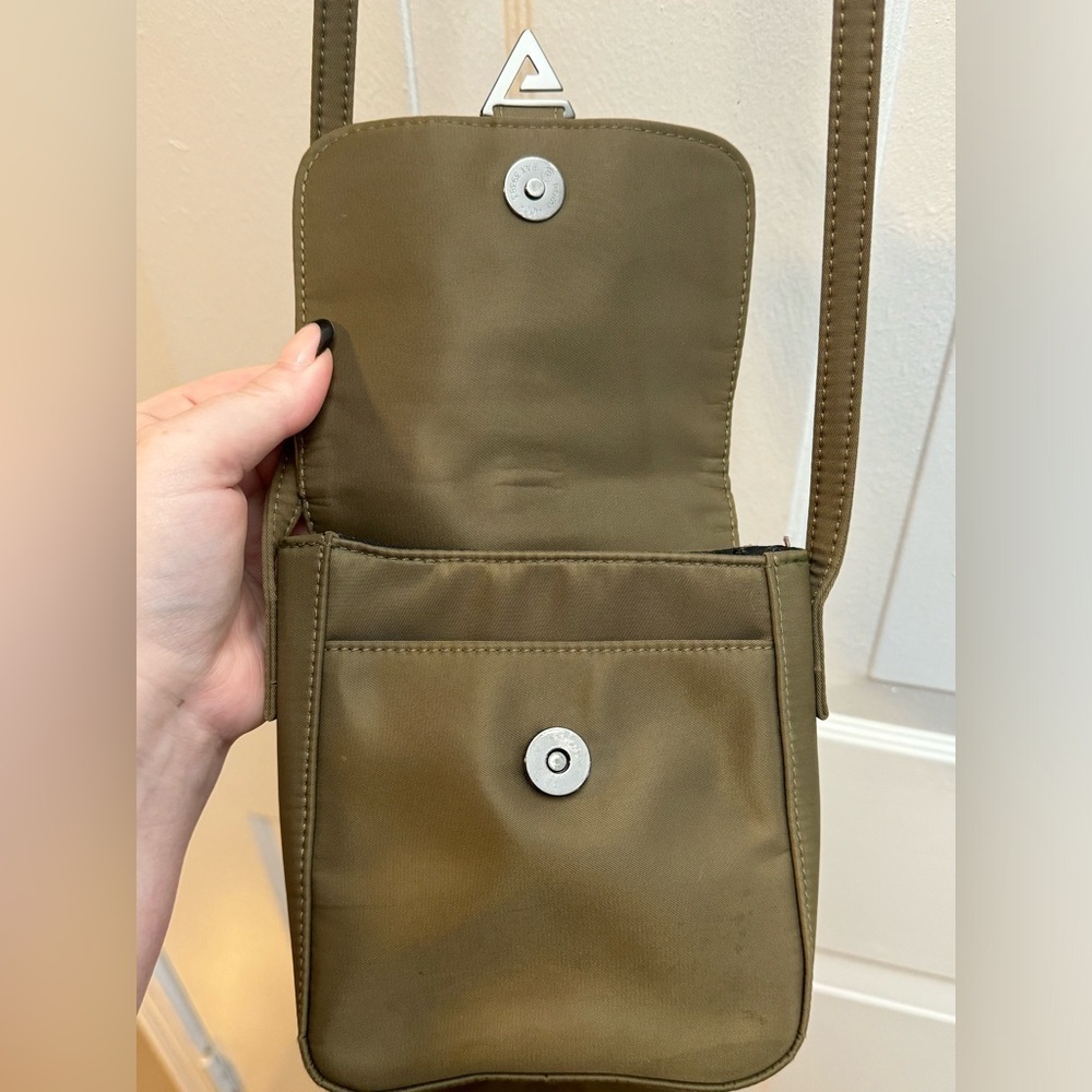 Y2K Guess Olive Green Nylon Crossbody Pouchette Mini Bag Purse Neutral Vintage - Picture 8 of 13